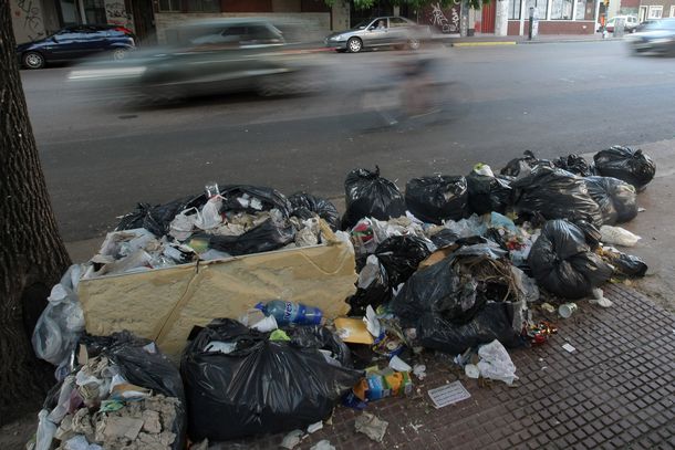 Citan a funcionarios macristas por la basura en la Ciudad