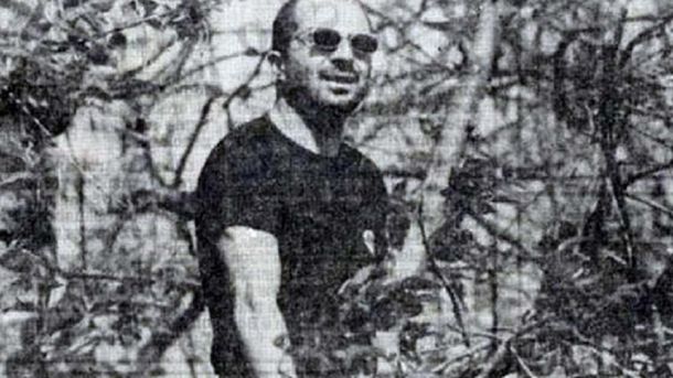 Jorge Sampaoli arriba de un árbol