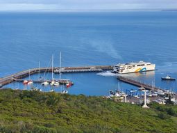Los pasajeros de barco que ingresen y salgan de Uruguay deberá pagar un cargo de u$s 2,10 más IVA por el servicio de seguridad fronterizo. Los pasajeros de barco que ingresen y salgan de Uruguay deberá pagar un cargo de u$s 2,10 más IVA por el servicio de seguridad fronterizo.