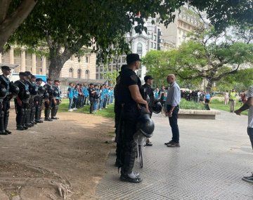 La Policía de la Ciudad desalojó a comunidades indígenas de la Plaza Lavalle