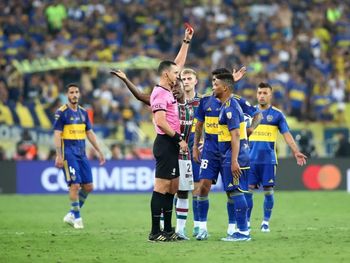 Estallaron a los hinchas de Boca: Fabra seguiría en el club y hay bronca