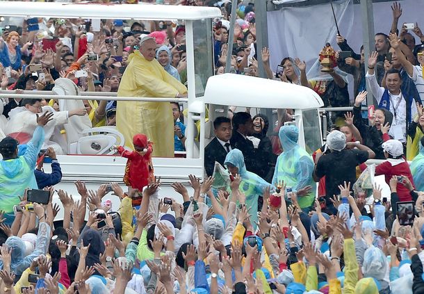 El Papa cerró su visita en Filipinas con una misa para millones de fieles