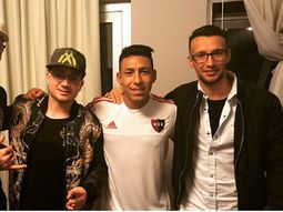 brian sarmiento se corto el pelo con la forma del escudo de newells brian sarmiento se corto el pelo con la forma del escudo de newells