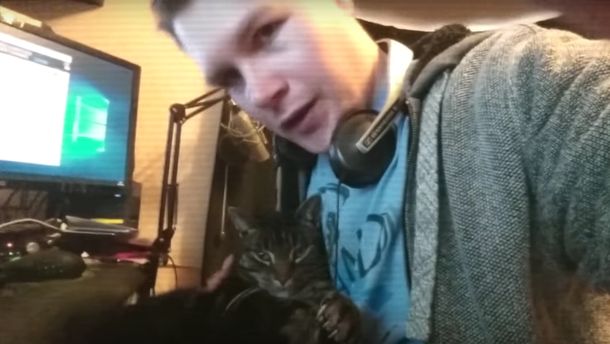 Un joven le dedicó un rap a sus tres gatos