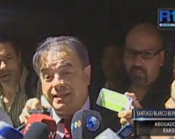 El abogado del ex espía dijo que su defendido está mejor sin custodia