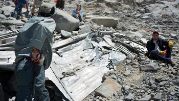hallan en la cordillera un avion que se estrello hace mas de 50 anos hallan en la cordillera un avion que se estrello hace mas de 50 anos