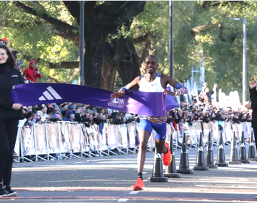 El ugandés Jacob Kiplimo ganó la Media Maratón de Buenos Aires