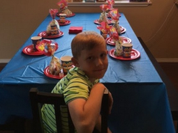 El nene esperó durante horas a sus compañeros, que nunca llegaron El nene esperó durante horas a sus compañeros, que nunca llegaron