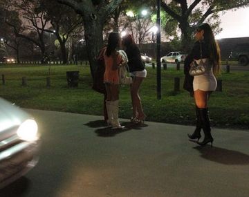 Detienen a tres travestis con 84 dosis de cocaína en los Lagos de Palermo