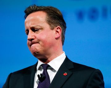 Cameron admite que tuvo acciones de un fondo