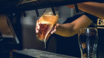 cerveza y buena musica para celebrar halloween como corresponde cerveza y buena musica para celebrar halloween como corresponde