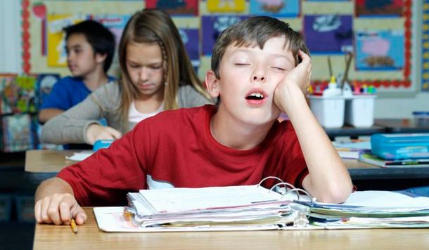 Está comprobado que a los adolescentes les cuesta madrugar