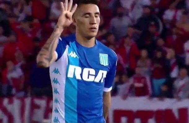 Centurión les marca un 4 a los hinchas de River antes de irse expulsado