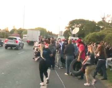 Así cortaron la Panamericana los trabajadores de Fate en protesta contra la Reforma Laboral