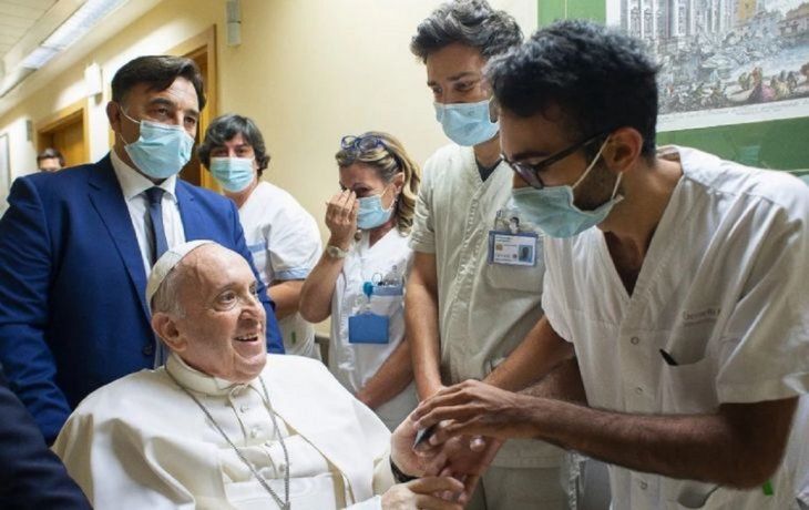 Francisco le agradeció a Alberto su deseo de pronta recuperación