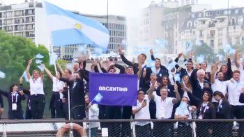 El desfile de la delegación argentina en la apertura de los Juegos Olímpicos 2024
