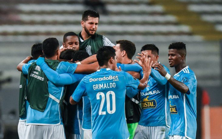 Una buena para River: Sporting Cristal venció al The Strongest y dejó todo igualado