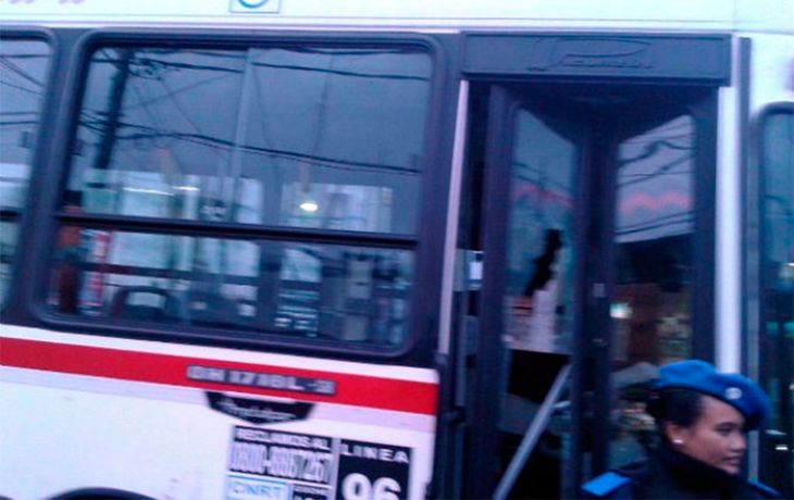 Tiroteo dentro de un colectivo deja a una chica de 17 años con muerte cerebral