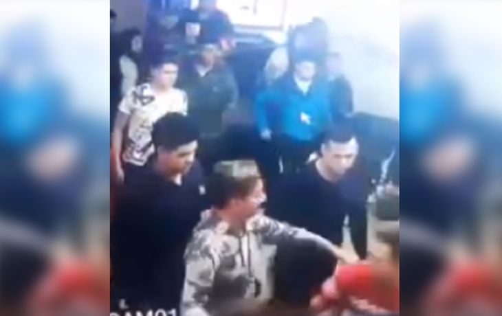 Arman una fiesta clandestina y terminan a las trompadas
