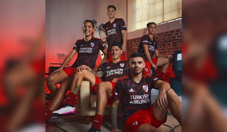 River presentó su nueva camiseta suplente