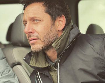 El drama de Benjamín Vicuña: Dejó todo y se fue de urgencia a Chile