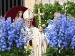 Francisco celebra con los fieles la Misa de Pascua Francisco celebra con los fieles la Misa de Pascua