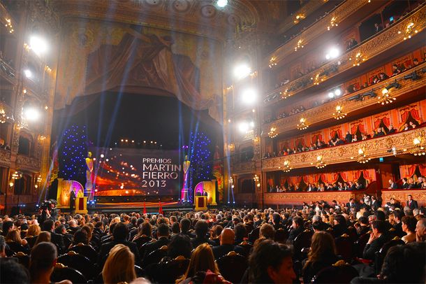 San Juan: reprenden a policías por mirar los Martín Fierro en monitores de seguridad