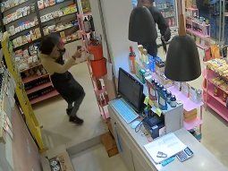 Robo en Palermo: la empleada sufrió un corte en uno de sus brazos