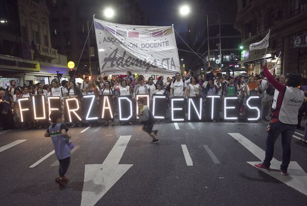 Marcha de docentes porteños en la previa del paro nacional