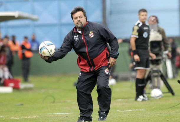 Sigue en Arsenal: Caruso está dolido pero no se va