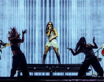 Outfit de resistencia: la historia del vestido con el que Lali deslumbró en Cosquín