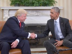 Donald Trump y Barack Obama se reunieron en el Salón Oval de la Casa Blanca. Donald Trump y Barack Obama se reunieron en el Salón Oval de la Casa Blanca.