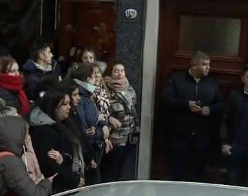 Masivo apoyo a Cristina y vigilia en Recoleta