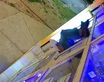 José C Paz: un ladrón se metió de cabeza a un kiosco