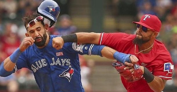 Impresionante: la terrible trompada de un beisbolista en medio de un partido