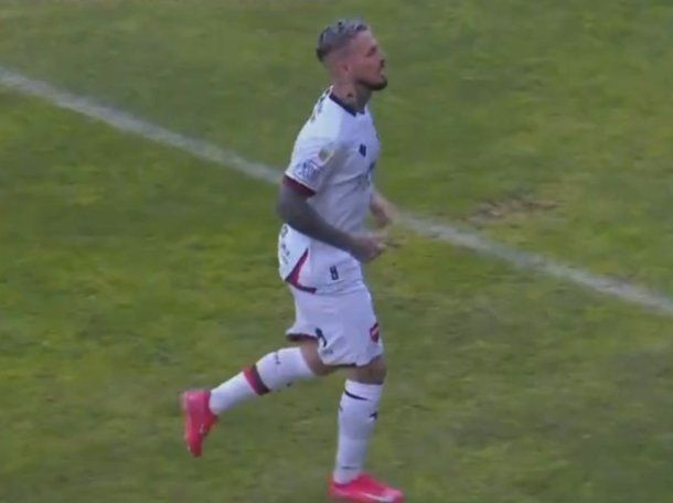 Alarma en Newells: Darío Benedetto se retiró lesionado en un amistoso en México