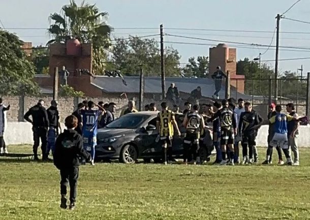Dolor en Chaco: murió el futbolista Enzo Pittau tras descompensarse en pleno partido