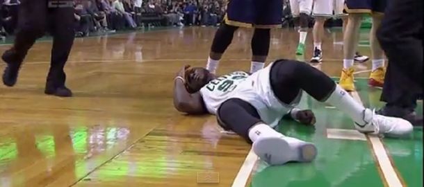 Un jugador de la NBA durmió a otro con un terrible golpe