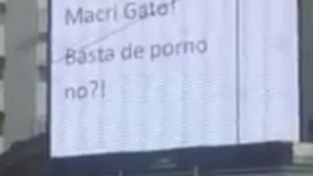 hackearon una pantalla gigante en cabildo y juramento y pasaron una pelicula porno hackearon una pantalla gigante en cabildo y juramento y pasaron una pelicula porno