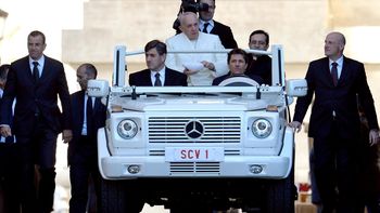 manana, tarde y noche, como es la rutina de francisco a un ano de su papado manana, tarde y noche, como es la rutina de francisco a un ano de su papado