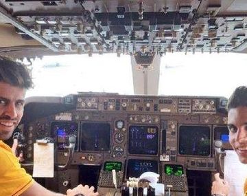 A lo Vicky: jugadores del Barça pilotearon un avión