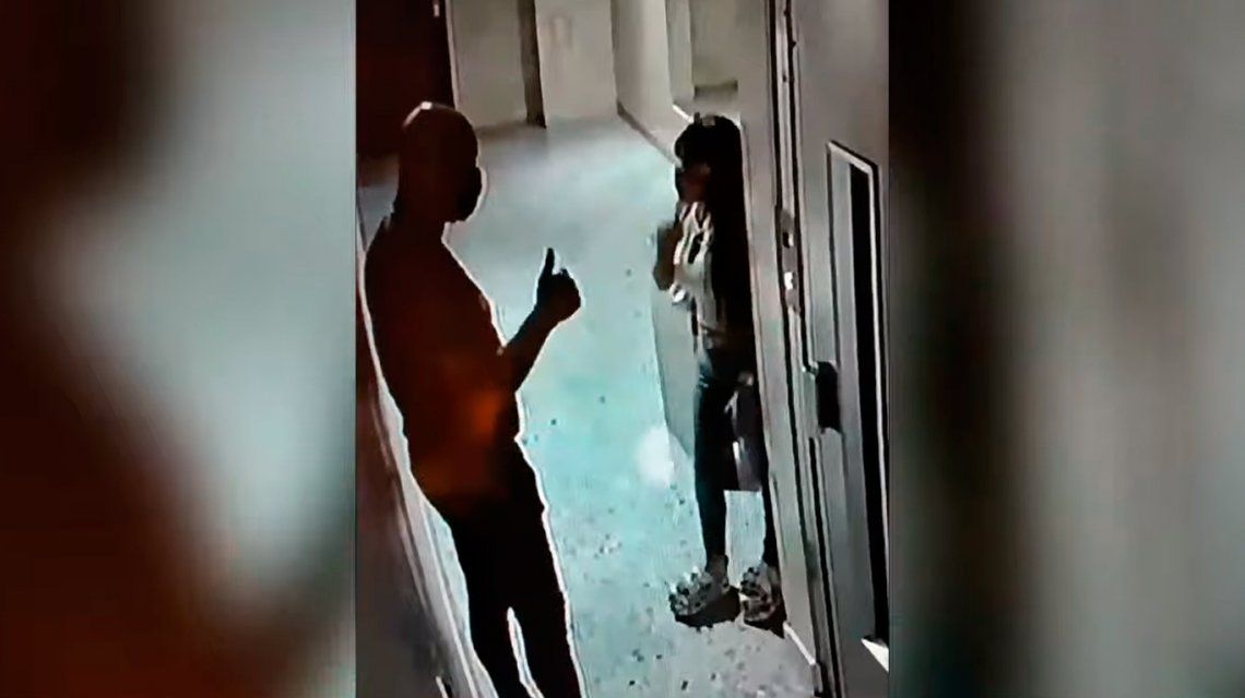 Otro ataque de una viuda negra: lo conoció por Tinder, en la cita le dio somníferos y le robó 20 mil dólares