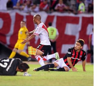 River le ganó a San Lorenzo y se quedó con la ida de la Recopa