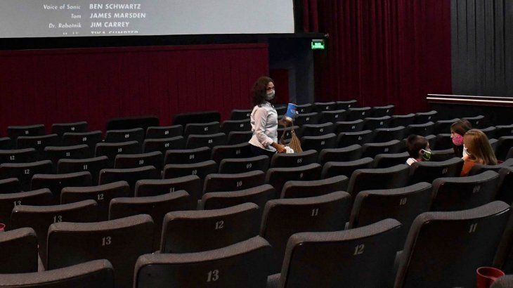 Habilitan regreso de cines, teatros y espectáculos con aforo de entre 30 y 50% y sin pochoclos