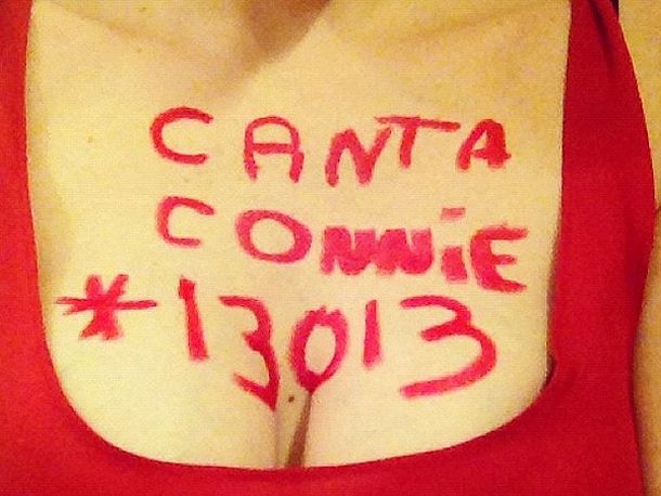 Cantando 2012: a Connie no la salvó ni su escote