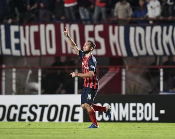 Fernando Belluschi celebra el gol de San Lorenzo ante Flamengo