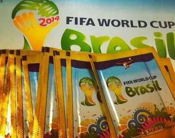 Un profesor le sacaba figuritas a sus alumnos para llenar su propio álbum