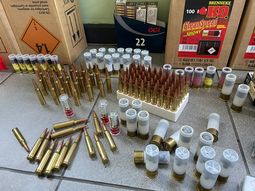 En los contenedores abiertos por la DNA se encontraron municiones, accesorios y armas de guerra. En los contenedores abiertos por la DNA se encontraron municiones, accesorios y armas de guerra.