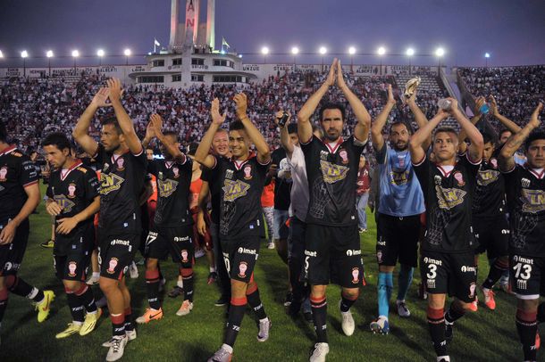 Por el título de River, Huracán jugará una Copa más