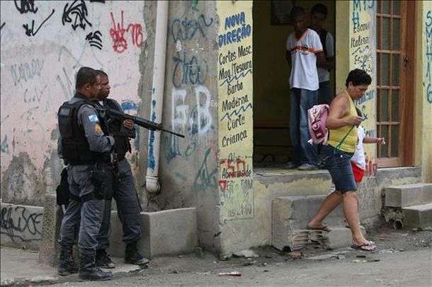 Favela brasil policías